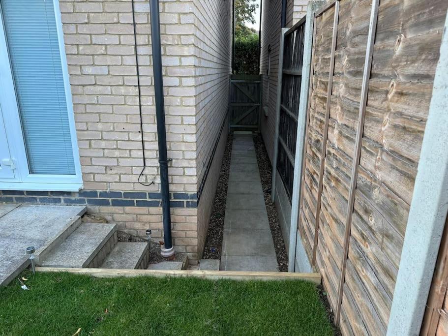 Vila Modern Townhouse - 3 Bed 2.5 Bath 2 Private Gated Parking Wellingborough Exteriér fotografie
