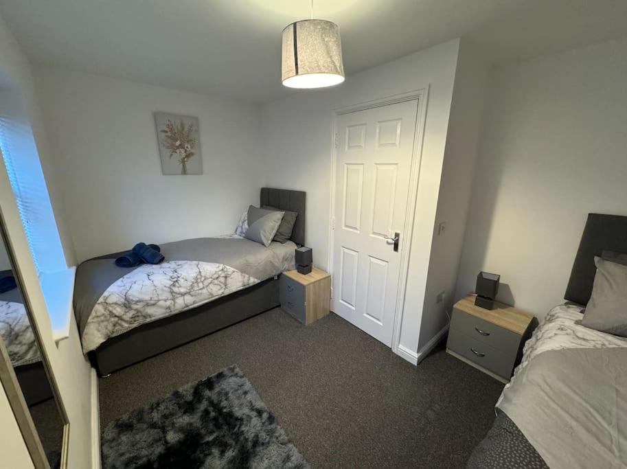 Vila Modern Townhouse - 3 Bed 2.5 Bath 2 Private Gated Parking Wellingborough Exteriér fotografie