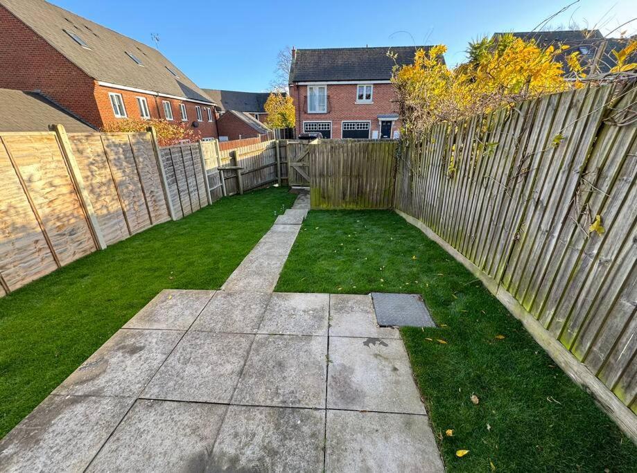Vila Modern Townhouse - 3 Bed 2.5 Bath 2 Private Gated Parking Wellingborough Exteriér fotografie