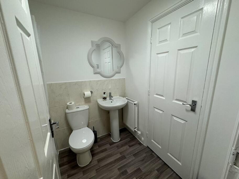 Vila Modern Townhouse - 3 Bed 2.5 Bath 2 Private Gated Parking Wellingborough Exteriér fotografie