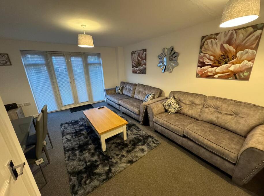 Vila Modern Townhouse - 3 Bed 2.5 Bath 2 Private Gated Parking Wellingborough Exteriér fotografie