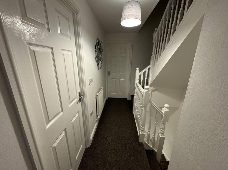Vila Modern Townhouse - 3 Bed 2.5 Bath 2 Private Gated Parking Wellingborough Exteriér fotografie