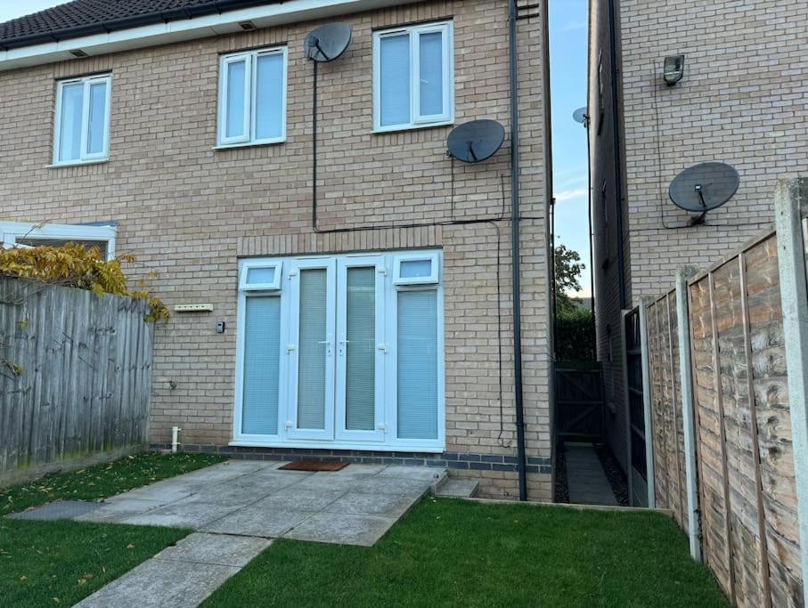 Vila Modern Townhouse - 3 Bed 2.5 Bath 2 Private Gated Parking Wellingborough Exteriér fotografie